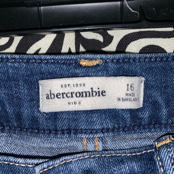 Abercromie shorts - Picture 3 of 6